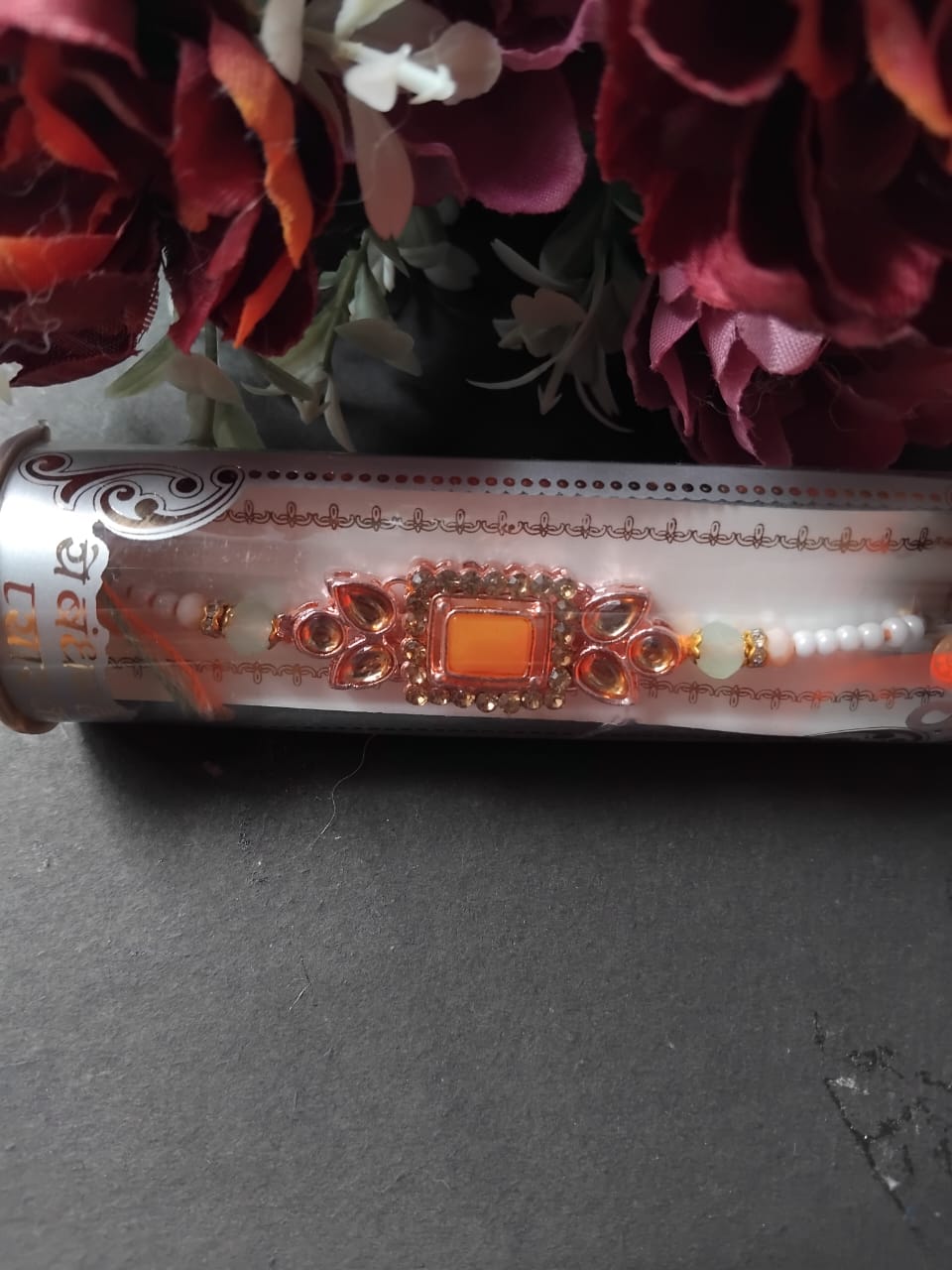 BUTTON CRYP Golden Rakhi – Single Rakhi with Roli Chawal, Greeting Card and Chocolate