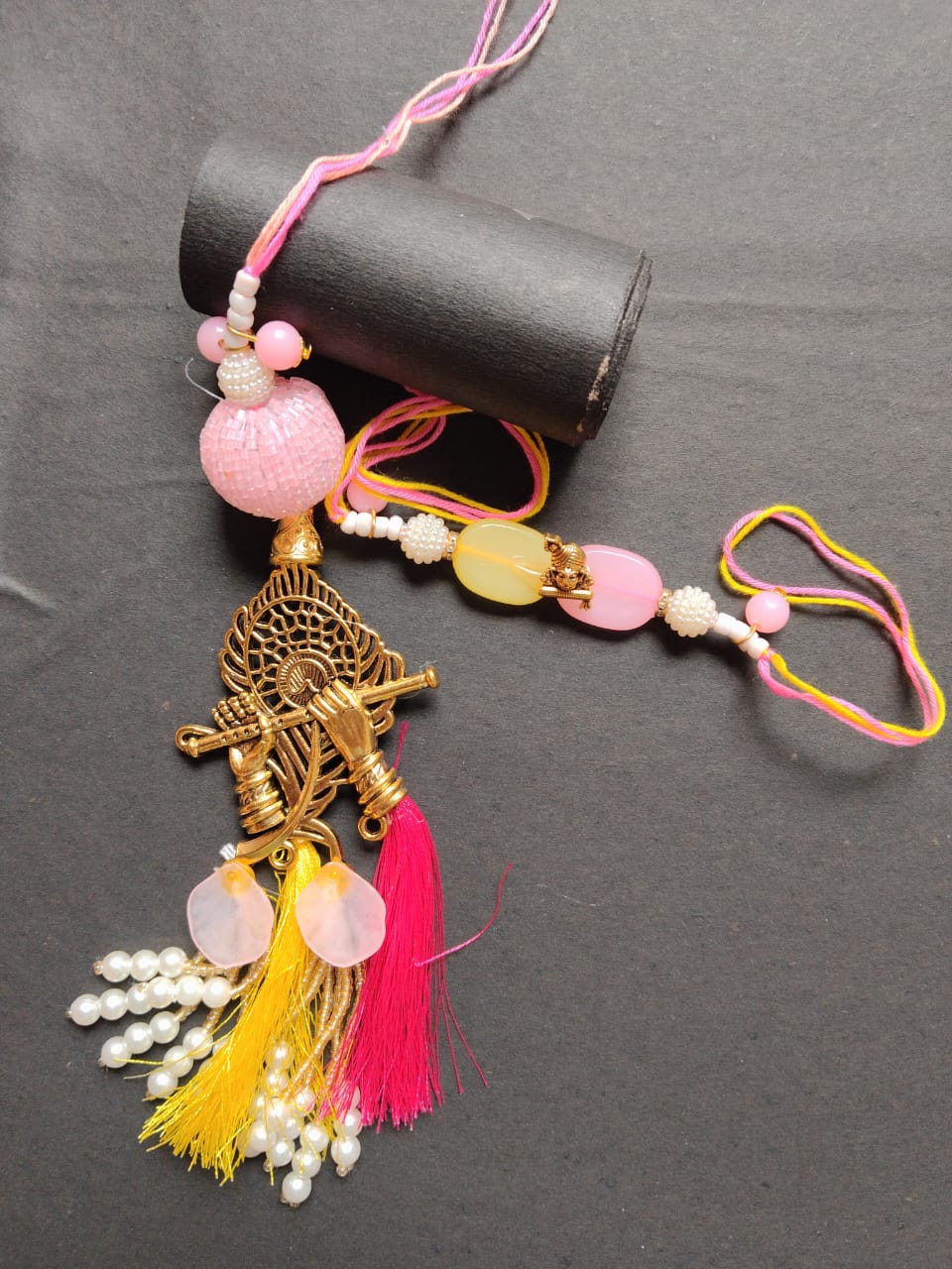 🪔 BUTTON CRYP Couple Rakhi – गोल्डन कलर में एक खास जोड़ी
